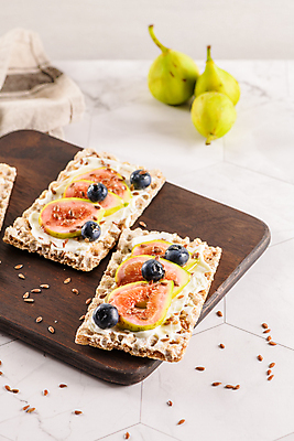 포토 JPG 해외이미지 사람없음 카나페 블루베리 대리석 무화과 나무도마 크림치즈 타일바닥 플레이팅 해외포토 과일 재료 치즈 바닥 도마 서양음식 목재 상차림 파일형식 이미지허브