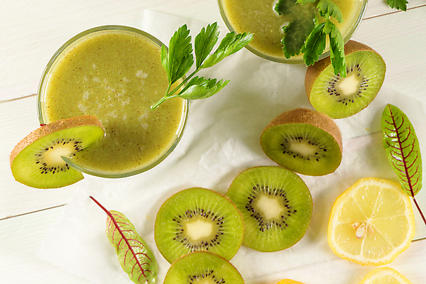 포토 JPG 해외이미지 조각 잎 단면 실내 키위 사람없음 하이앵글 신선 달콤 레몬 흰배경 키위스무디 해외포토 식물 뷰포인트 백그라운드 과일 내부 흰색 맛 스무디 파일형식 이미지허브