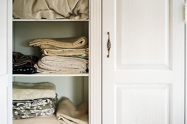 포토 JPG 해외이미지 라이프스타일 디자인 옷 가구 백그라운드 건축양식 새로움 아파트 주택 실내 사람없음 내부 목재 장식 빛 수건 유행 문 침실 방 수확 흰색 직물 플랫 클래식 고급 오브젝트 질감 복고 문고리 옛날 목업 스타일 해외포토 나무 건축 컬러 생활용품 컨셉 농업 재료 건물 생활 위생용품 파일형식 이미지허브