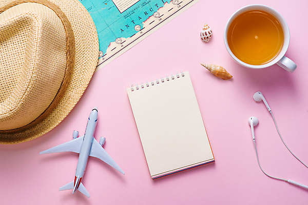 포토 JPG 해외이미지 이어폰 여행 지도 실내 사람없음 하이앵글 소라 찻잔 비행기모형 스프링수첩 챙모자 플래너 카피스페이스 분홍색배경 해외포토 모자_잡화 뷰포인트 분홍색 음향기기 백그라운드 어패류 잔 비행기 내부 모형 다이어리 공백 파일형식 이미지허브