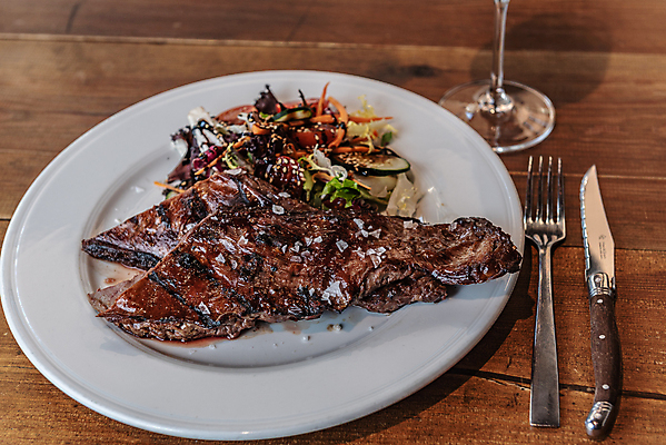 포토 JPG 해외이미지 음식 육류 스테이크 요리 사람없음 빨간색 갈색 검은색 식사 소고기 그릴 콜롬비아 바비큐 자르기 향신료 질감 슬라이스 소금 레시피 숯 해외포토 컬러 식재료 모션 주방용품 서양음식 남아메리카 향미료 파일형식 이미지허브