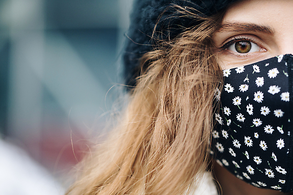 포토 JPG 해외이미지 라이프스타일 응시 옷 여자 얼굴 크리스마스 겨울 새해 건강 가면 한명 야외 빨간색 유행 카메라 목도리 고통 도시 바이러스 우아함 보호 질병 전염병 치유 항의 힙스터 해외포토 1 시선 잡화 계절 패션 기념일 감정 컬러 컨셉 의학 사람 생활 신체부위 전자제품 파일형식 이미지허브