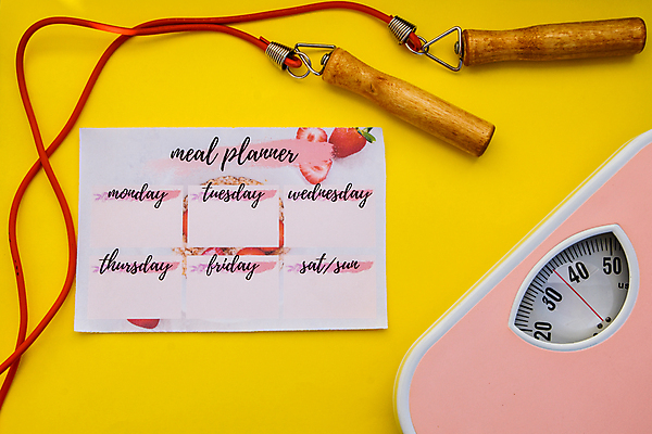 포토 JPG 해외이미지 다이어트 실내 사람없음 계획 계획표 오브젝트 체중계 줄넘기 노란배경 해외포토 백그라운드 컨셉 건강 내부 운동 노란색 파일형식 이미지허브