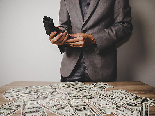 포토 JPG 해외이미지 손 남자 무기 백그라운드 돈 비즈니스 성공 사람 정장 사람없음 달러 여행가방 권총 총 수확 비즈니스맨 위험 복고 뇌물 깡패 마피아 부정부패 스타일 해외포토 옷 컨셉 농업 가방 신체부위 직장인 재산 파일형식 이미지허브