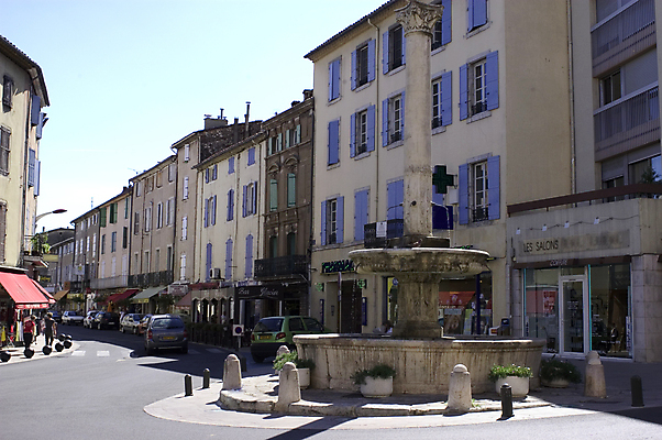 포토 JPG 해외이미지 전통 유럽 문화 중년 여행 건축양식 하늘 지붕 산 거리 주택 풍경 사람없음 건물 태양 마을 일몰 프랑스 시골 도시 중세 역사 재산 언덕 그림 타운 남쪽 천연기념물 프랑스어 로마인 옛날 프로방스 해외포토 자연요소 문자 건축물 건축 나라 인종 성인 금융 노을 방향 파일형식 이미지허브