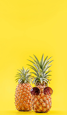 포토 JPG 해외이미지 실내 사람없음 선글라스 파인애플 열대과일 노란배경 제철과일 해외포토 안경 백그라운드 과일 내부 노란색 제철 파일형식 이미지허브