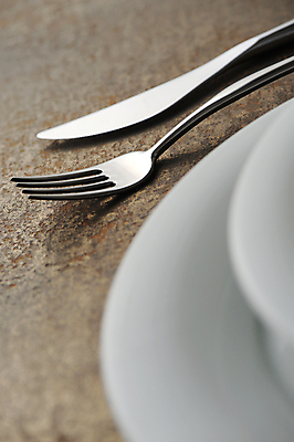 포토 JPG 해외이미지 식기 포크 탁자 호텔 실내 사람없음 빛 인테리어 금속 우아함 은색 소프트포커스 철강 해외포토 디자인 컬러 가구 컨셉 재질 숙소 촬영기법 내부 파일형식 이미지허브