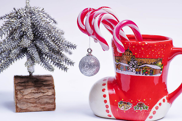 포토 JPG 해외이미지 전통 계절 커피 음료 음식 백그라운드 크리스마스 겨울 유리 탁자 지팡이 휴가 디저트 새해 따뜻함 사탕 선물 사람없음 목재 장식 컵 빨간색 초콜릿 축제 우유 머그컵 흰색 시골 축하 뜨거움 달콤 맛 아침식사 12월 크림 코코아 전나무 마시멜로우 맛있는 해외포토 나무 식기 기념일 컬러 가구 컨셉 재료 재질 유제품 식사 날짜 파일형식 이미지허브