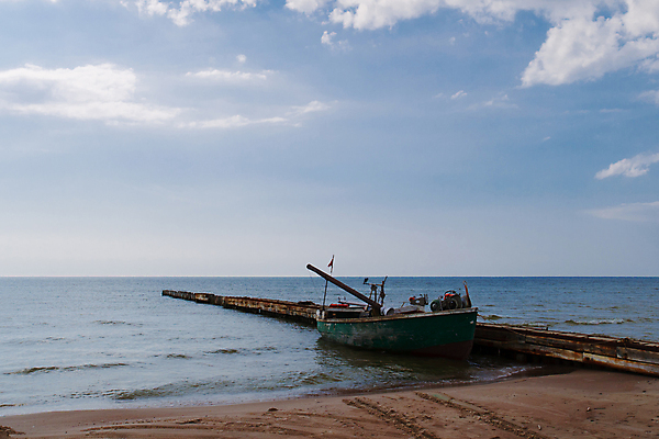 포토 JPG 해외이미지 바다 자연 하늘 낚시 풍경 사람없음 야외 목재 물 여름 평화 항구 침묵 보트 고독 작음 싱글 라트비아 발트해 옛날 해외포토 자연요소 나무 계절 감정 컨셉 배_교통 재료 교통시설 레저 북유럽 소리 크기 생태계 파일형식 이미지허브