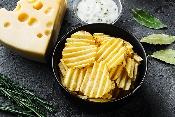 포토 JPG 해외이미지 회색배경 치즈 실내 사람없음 칩 담기 로즈메리 감자칩 월계수 해외포토 백그라운드 모션 디저트 유제품 내부 과자 회색 칩_음식 허브 파일형식 이미지허브