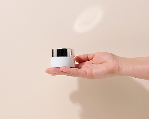 포토 JPG 해외이미지 손 실내 그림자 들기 신체부위 뷰티 화장품 피부관리 베이지색배경 해외포토 백그라운드 모션 사람 내부 베이지색 파일형식 이미지허브