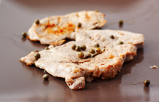 포토 JPG 해외이미지 접시 음식 채소 건강 육류 돼지고기 스테이크 요리 사람없음 빨간색 초록색 식사 저녁식사 소고기 흰색 신선 뜨거움 맛 그릴 바비큐 강의 자르기 굽기 먹기 준비 날것 후추 점심식사 송아지고기 맛있는 해외포토 식기 컬러 컨셉 식재료 모션 주방용품 서양음식 구이 향신료 파일형식 이미지허브