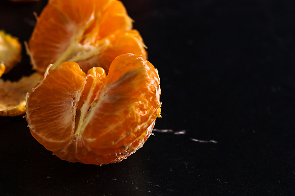 포토 JPG 해외이미지 검은배경 단면 귤 실내 사람없음 해외포토 백그라운드 과일 내부 검은색 파일형식 이미지허브