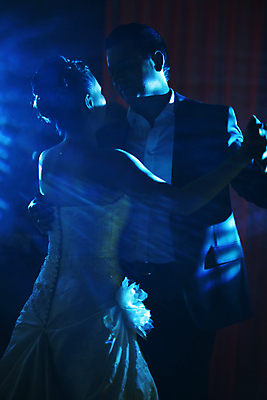 포토 JPG 해외이미지 커플 여자 남자 행복 결혼 미래 사랑 미소 사람 두명 장식 파란색 일몰 듣기 춤 잡기 감각 클래식 만족 부드러움 해외포토 감정 컬러 컨셉 관계 모션 문화예술 표정 이벤트 노을 파일형식 이미지허브