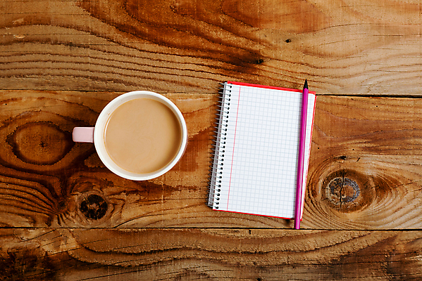 포토 JPG 해외이미지 종이 탁자 사람없음 스마트폰 연필 쪽지 공책 공백 키보드 기록 커피잔 해외포토 커피 가구 문구용품 학용품 잔 핸드폰 스마트기기 필기구 파일형식 이미지허브