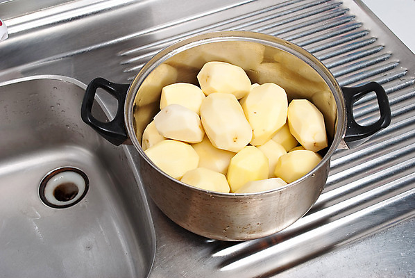 포토 JPG 해외이미지 음식 다이어트 채소 감자 사람없음 물 주방 식사 신선 떨어짐 준비 얇은 세련 해외포토 자연요소 컨셉 건강 파일형식 이미지허브