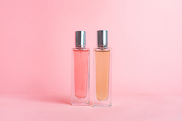 포토 JPG 해외이미지 실내 사람없음 화장품 향수 향수병 목업 브랜딩 분홍색배경 해외포토 분홍색 백그라운드 내부 뷰티 병_담는 파일형식 이미지허브