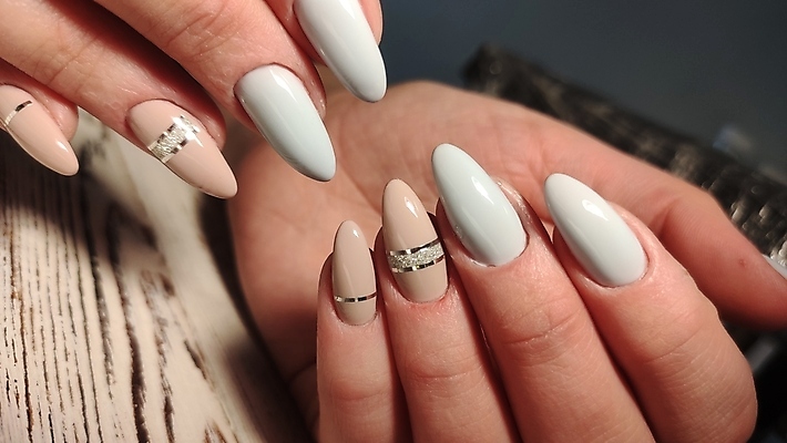 포토 JPG 해외이미지 손 손가락 실내 근접촬영 신체부위 화려 매끈함 손톱관리 네일아트 네일샵 해외포토 뷰포인트 컨셉 사람 내부 뷰티 상점 감각 파일형식 이미지허브