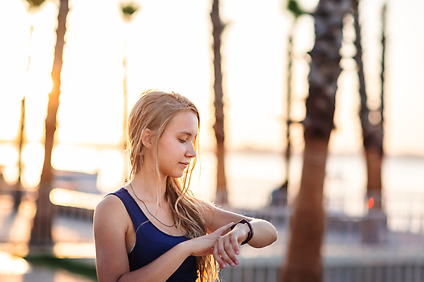 포토 JPG 해외이미지 백인 라이프스타일 여자 포즈 신체 자연 하늘 아침 휴가 휴식 건강 손바닥 한명 사람 앉기 해변 야외 조깅 운동 햇빛 태양 뷰티 평화 일출 화목 침묵 일몰 에너지 맥박 집중 명상 확인 위치 내추럴 해외포토 주간 자연요소 서양인 1 손 바다 컨셉 의학 모션 생활 노을 소리 생태계 파일형식 이미지허브