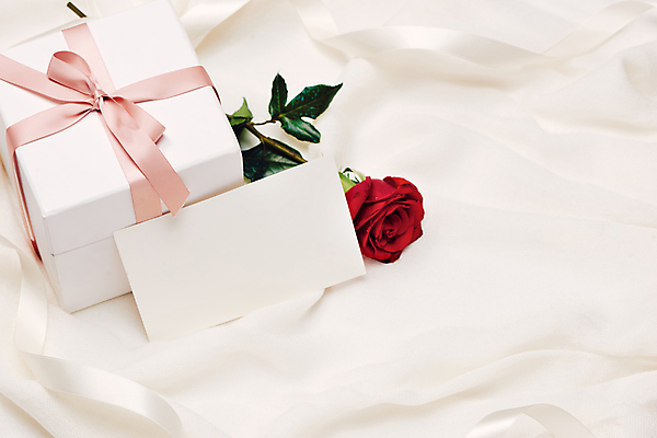 포토 JPG 해외이미지 실내 사람없음 선물상자 장미 흰배경 목업 어머니의날 해외포토 기념일 꽃 백그라운드 선물 내부 상자 흰색 미국문화 파일형식 이미지허브
