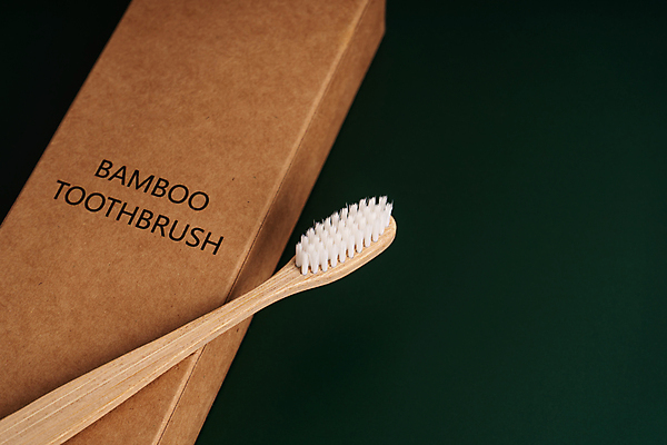 포토 JPG 해외이미지 검은배경 사람없음 상자 칫솔 오브젝트 에코 친환경 에코라이프 위생관리 친환경제품 카피스페이스 대나무칫솔 다회용품 해외포토 라이프스타일 백그라운드 관리 위생용품 환경 검은색 공백 재활용품 파일형식 이미지허브