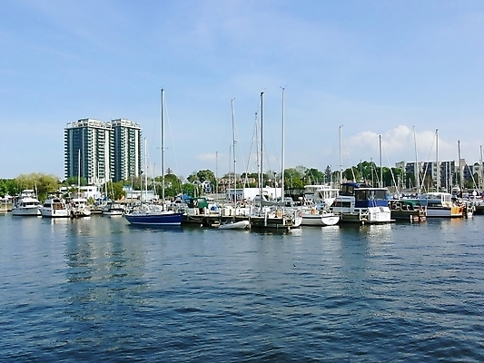 포토 JPG 해외이미지 라이프스타일 여행 요트 자연 하늘 휴가 아파트 항해 파노라마 취미 사람없음 건물 물 파란색 햇빛 항구 자유 고급 승무원 투자 열정 선원 포트 스카이라인 돛대 해외포토 자연요소 직업 건축물 감정 컬러 컨셉 배_교통 비즈니스 교통시설 주택 촬영기법 생활 태양 생태계 파일형식 이미지허브