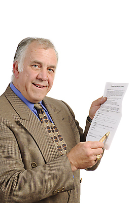 포토 JPG 해외이미지 모델 종이 셔츠 넥타이 한명 목재 파란색 펜 재킷 반지 황금 주식 사진사 계약 해외포토 나무 1 잡화 컬러 상의 비즈니스 재료 장신구 사람 금융 필기구 외투 작가 파일형식 이미지허브