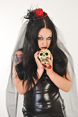 포토 JPG 해외이미지 모자 한명 검은색 할로윈 고딕 해골모형 해외포토 1 잡화 컬러 사람 모형 파일형식 이미지허브