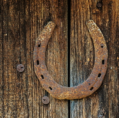 포토 JPG 해외이미지 동물 전통 디자인 계절 행복 벽 백그라운드 신발 컨셉 패턴 곡선 벽지 성공 추상 휴가 주택 아이디어 사람없음 목재 장식 농장 갈색 문 우주 금속 희망 목장 수확 골동품 흰색 시골 최고 거친 행운 재산 널 야간 철 심볼 묘사 오브젝트 사인 부식 아치 질감 복고 아일랜드 내추럴 외양간 그런지 미신 부적 서쪽 수목 옛날 전국 철강 편자 해외포토 자연요소 나무 감정 유럽 선 컬러 무늬 농업 재료 재질 건물 금융 방향 말발굽 파일형식 이미지허브