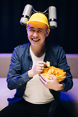 포토 JPG 해외이미지 1 라이프스타일 손 남자 음식 가족 휴식 주택 피자 실내 한명 미소 사람 내부 소파 텔레비전 방 관찰 잡기 네트워크 사발 변화 필름 손목시계 영화 전자 주말 멀리 제어 채널 해외포토 시계 컨셉 의자 장신구 관계 모션 문화예술 패스트푸드 서양음식 표정 건물 생활 신체부위 전자제품 사기그릇 파일형식 이미지허브