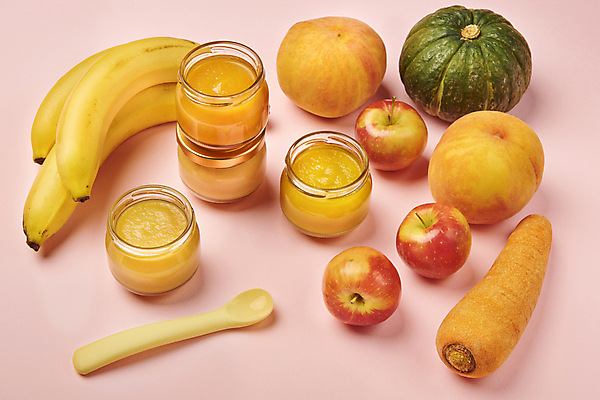 포토 JPG 스튜디오촬영 유리병 바나나 실내 사람없음 쌓기 숟가락 당근 유기농 채식 복숭아 이유식 건강식 단호박 프랑스음식 퓨레 분홍색배경 미니사과 국내포토 웰빙 음식 분홍색 백그라운드 과일 모션 호박 병_용기 디저트 뿌리채소 서양음식 수저 내부 사과 파일형식