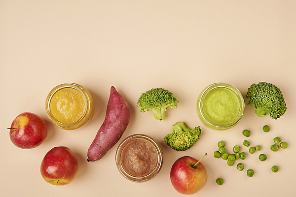 포토 JPG 스튜디오촬영 유리병 실내 사람없음 하이앵글 브로콜리 유기농 완두콩 채식 고구마 이유식 건강식 프랑스음식 퓨레 카피스페이스 코랄배경 미니사과 국내포토 웰빙 음식 뷰포인트 백그라운드 채소 병_용기 디저트 콩 뿌리채소 서양음식 내부 공백 사과 파일형식 코랄