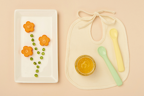 포토 JPG 스튜디오촬영 접시 꽃 꽃무늬 유리병 실내 사람없음 하이앵글 숟가락 당근 유기농 채식 이유식 건강식 턱받이 프랑스음식 퓨레 코랄배경 국내포토 식물 식기 웰빙 음식 뷰포인트 백그라운드 무늬 병_용기 디저트 뿌리채소 서양음식 수저 내부 아기용품 파일형식 코랄