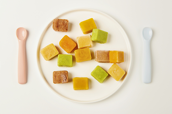 포토 JPG 스튜디오촬영 접시 실내 사람없음 하이앵글 숟가락 얼음 흰배경 유기농 채식 이유식 건강식 프랑스음식 퓨레 얼림 국내포토 자연요소 식기 웰빙 음식 뷰포인트 백그라운드 컨셉 디저트 서양음식 수저 내부 흰색 파일형식