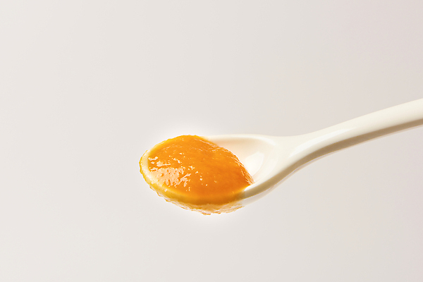 포토 JPG 스튜디오촬영 실내 들기 사람없음 숟가락 당근 흰배경 유기농 채식 이유식 건강식 프랑스음식 퓨레 국내포토 웰빙 음식 백그라운드 모션 디저트 뿌리채소 서양음식 수저 내부 흰색 파일형식