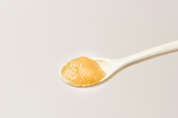 포토 JPG 스튜디오촬영 실내 들기 사람없음 숟가락 흰배경 유기농 채식 복숭아 이유식 건강식 프랑스음식 퓨레 국내포토 웰빙 음식 백그라운드 과일 모션 디저트 서양음식 수저 내부 흰색 파일형식