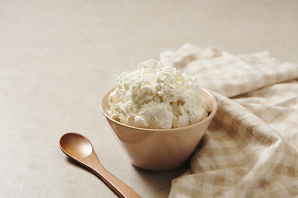 포토 JPG 스튜디오촬영 그릇 유제품 실내 사람없음 식탁보 기호식품 나무숟가락 발효음식 베이지색배경 그릭요거트 국내포토 식기 음식 백그라운드 내부 숟가락 요거트 베이지색 파일형식