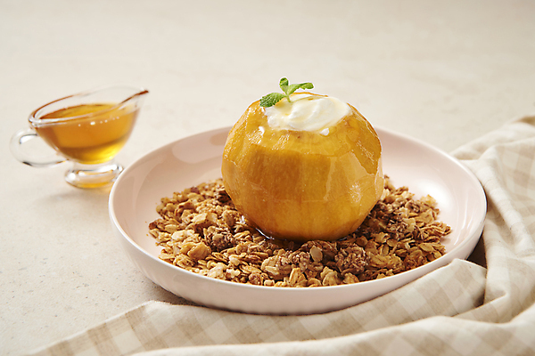 포토 JPG 스튜디오촬영 접시 유제품 실내 사람없음 식탁보 시리얼 민트 복숭아 기호식품 꿀 발효음식 시럽컵 베이지색배경 그래놀라 그릭요거트 국내포토 식기 음식 백그라운드 과일 내부 허브 요거트 베이지색 파일형식