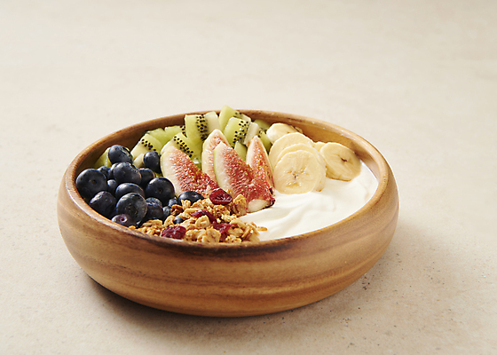 포토 JPG 스튜디오촬영 유제품 바나나 실내 키위 사람없음 시리얼 블루베리 기호식품 발효음식 무화과 나무그릇 크랜베리 베이지색배경 그래놀라 그릭요거트 국내포토 그릇 열매 음식 백그라운드 과일 내부 목재 요거트 베이지색 파일형식