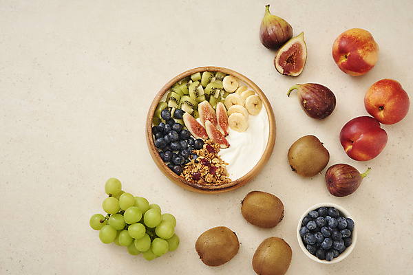 포토 JPG 스튜디오촬영 그릇 단면 유제품 바나나 실내 키위 사람없음 하이앵글 시리얼 담기 청포도 블루베리 기호식품 발효음식 무화과 나무그릇 크랜베리 베이지색배경 그래놀라 그릭요거트 국내포토 식기 열매 음식 뷰포인트 백그라운드 과일 모션 포도 내부 목재 요거트 베이지색 파일형식