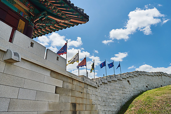 포토 JPG 주간 구름 여행 한국건축 유적지 하늘 풍경 사람없음 야외 관광지 봄 문화재 깃발 성 역사 한국사 성벽 강화도 국내여행 명승지 사적지 용진진 국내포토 자연요소 건축물 계절 건축 고건축 인천 파일형식