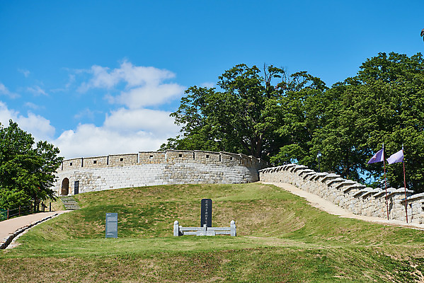 포토 JPG 주간 나무 구름 여행 한국건축 유적지 하늘 풍경 사람없음 야외 관광지 봄 문화재 역사 한국사 비석 강화도 국내여행 명승지 사적지 성곽길 월곶진 국내포토 자연요소 식물 계절 건축 길 고건축 인천 파일형식