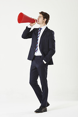 포토 JPG 스튜디오촬영 전신 서양인 외국인 남자 비즈니스 실내 한명 서기 들기 누끼 정장 성인 옆모습 30대 확성기 외침 비즈니스맨 흰배경 주머니손 성인남자한명만 국내포토 1 옷 뷰포인트 백그라운드 모션 사람 인종 내부 장년 소리 흰색 직장인 남자한명만 성인남자만 파일형식