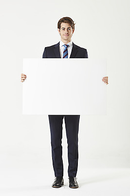 포토 JPG 스튜디오촬영 전신 서양인 외국인 배너 남자 비즈니스 사각프레임 실내 한명 서기 들기 누끼 정장 성인 앞모습 30대 비즈니스맨 흰배경 성인남자한명만 국내포토 1 옷 뷰포인트 백그라운드 모션 프레임 사람 인종 내부 장년 사각형 흰색 직장인 남자한명만 성인남자만 파일형식