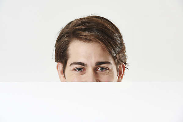 포토 JPG 스튜디오촬영 서양인 외국인 배너 남자 비즈니스 사각프레임 실내 한명 서기 들기 누끼 정장 근접촬영 상반신 성인 앞모습 30대 비즈니스맨 흰배경 성인남자한명만 국내포토 1 옷 뷰포인트 백그라운드 모션 프레임 사람 인종 내부 장년 사각형 흰색 직장인 남자한명만 성인남자만 파일형식