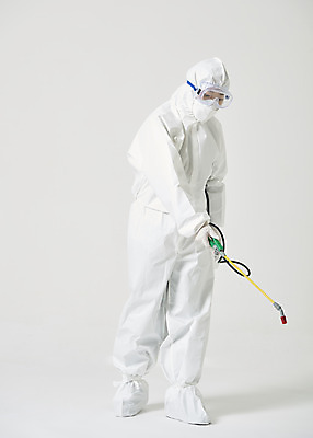 포토 JPG 스튜디오촬영 전신 여자 40대 중년 실내 한명 앞모습 한국인 흰색 바이러스 위생 질병 사회이슈 흰배경 예방 감염 방역 소독 위생관리 중년여자한명만 코로나바이러스 방역복 방역사 압축분무기 방역기 델타변이바이러스 국내포토 직업 1 옷 뷰포인트 컬러 백그라운드 컨셉 의학 관리 사람 동양인 성인 내부 분무기 여자한명만 중년여자만 파일형식