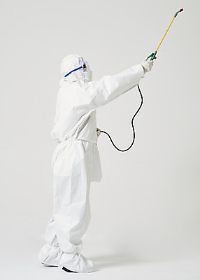 포토 JPG 스튜디오촬영 전신 여자 40대 중년 실내 한명 옆모습 한국인 흰색 바이러스 위생 질병 사회이슈 흰배경 예방 감염 방역 소독 위생관리 중년여자한명만 코로나바이러스 방역복 방역사 압축분무기 방역기 델타변이바이러스 국내포토 직업 1 옷 뷰포인트 컬러 백그라운드 컨셉 의학 관리 사람 동양인 성인 내부 분무기 여자한명만 중년여자만 파일형식