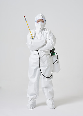 포토 JPG 스튜디오촬영 전신 여자 40대 중년 실내 한명 앞모습 한국인 흰색 바이러스 위생 질병 사회이슈 흰배경 예방 감염 방역 소독 위생관리 중년여자한명만 코로나바이러스 방역복 방역사 압축분무기 방역기 델타변이바이러스 국내포토 직업 1 옷 뷰포인트 컬러 백그라운드 컨셉 의학 관리 사람 동양인 성인 내부 분무기 여자한명만 중년여자만 파일형식