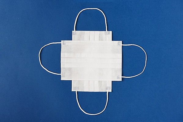 포토 JPG 스튜디오촬영 실내 마스크 사람없음 하이앵글 두개 바이러스 질병 사회이슈 예방 파란배경 감염 겹침 폐렴 플랫레이 코로나바이러스 델타변이바이러스 국내포토 뷰포인트 백그라운드 컨셉 2 의학 내부 파란색 플랫 파일형식