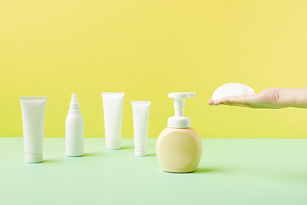 포토 JPG 스튜디오촬영 손 여자 실내 한명 20대 사람없음 신체부위 초록색 노란색 여러개 청결 거품 한국인 바이러스 위생 질병 사회이슈 예방 감염 폐렴 세정제 손세정제 핸드워시 코로나바이러스 국내포토 1 컬러 다수 컨셉 의학 사람 동양인 청년 내부 위생용품 파일형식